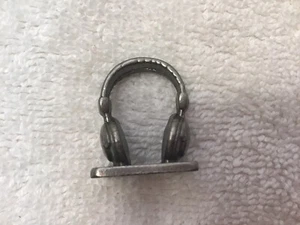 HEADPHONES Pewter Token Replacment Mover 2005 MATTEL SCENE-IT MUSIC GAME PIECE - Picture 1 of 1