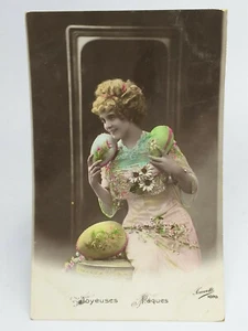 Antica CARTOLINA PASQUALE belga 1913 di FAUVETTE #1070 / Signora con uova di Pasqua - Foto 1 di 3