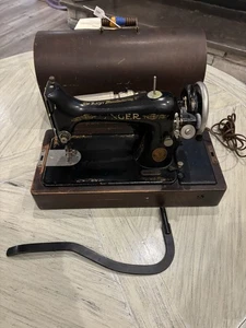 Vintage 1920s Singer Sewing Machine Catalog B.T.7 With Wood Carrying Case - Picture 1 of 13