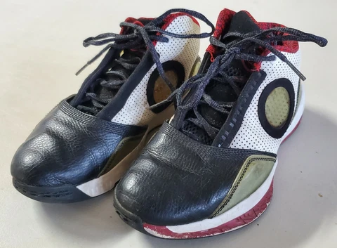 AIR JORDANS 2010 BLACK TOE 3Y BLACK VARSITY RED WHITE VGC MICHAEL JORDAN GOAT Cover