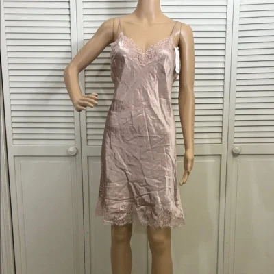 Nuevo con etiquetas Journelle Silk Charlotte Corto Slip Chemise en Rubor Rosa Mediano Foto 1 de 4