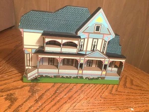 Flat  Wooden House..1996 Phillippi Home in Knoxville, Tennessee..Shelf-sitter - Picture 1 of 7