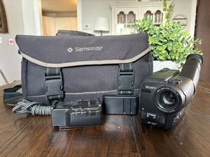 Sony Handycam CCD-TR83 NTSC Video 8 Camcorder 24x Zoom Bundle Tested And Working - Picture 1 of 12