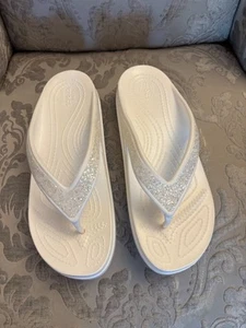 New Women’s Crocs Sloan Glitter Flip Flops Size 8 - Picture 1 of 5