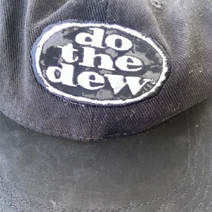 cappello da baseball regolabile do the dew mountain dew nero con bianco - Foto 1 di 9
