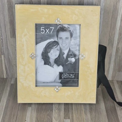 Álbum de fotos de madera con imagen frontal 5x7 24 páginas 96 ranuras ~ Green Tree Gallery 2008 Foto 1 de 4