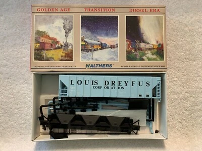 Walthers #932-5711 HO Scale Louis Dreyfus PS-2 CD 4427 Covered Hopper Kit #5354 - Image 1 of 3