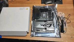 Carte mère ASUS ROG Maximus Z790 Dark Hero WiFi 7 LGA1700 ATX - Photo 1/5