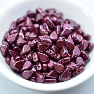 5x8mm Amos® par Puca® Two Hole Drop Shape (30 Beads) Opaque Coral Red Nebula - Picture 1 of 2