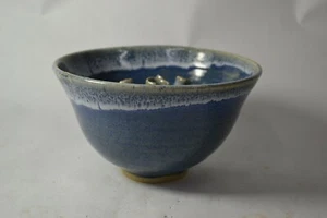 Cuenco de cerámica de arte japonés contemporáneo firmado de 6,5" de diámetro 4" de alto.  Azul  - Imagen 1 de 11