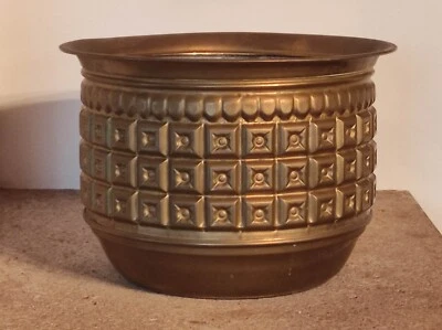 Grand et ancien cache-pot anglais  en laiton , cuivre jaune motifs géométriques. - Photo 1/4