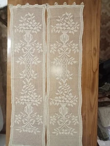 1 coppia tendine a vetro interamente fatte a filet. le misure sono cm 120x32 - Foto 1 di 1