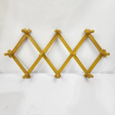 Acordeón de madera amarilla pintada de colección pared 10 clavijas estante abrigo expandible sombrero taza MCM Foto 1 de 4