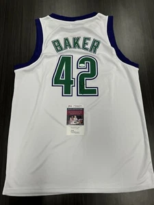 Vin Baker Signed Milwaukee Bucks Jersey JSA COA - Picture 1 of 2