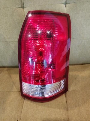 Luz trasera lateral derecha para pasajero Saturn Vue 2004-2007 lámpara OEM Foto 1 de 4