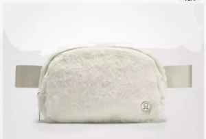 Lululemon Everywhere borsa cintura fuzzy peluche pile bianco unisex borsa a tracolla - Foto 1 di 3