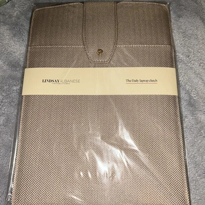 LINDSAY ALBANESE EDICIÓN LIMITADA The Daily Laptop Estuche sin asas 15 X 10,5  Foto 1 de 4