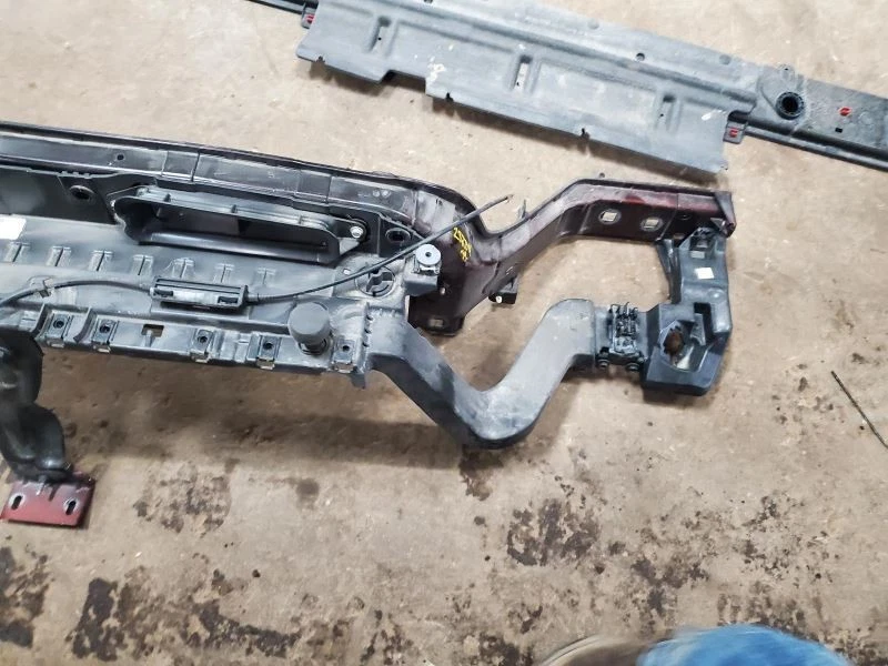 (ТОЛЬКО САМОВЫВОЗ) Верхняя внутренняя опора сердечника радиатора подходит для 15–23 EDGE 1771768 - Изображение 1 из 4