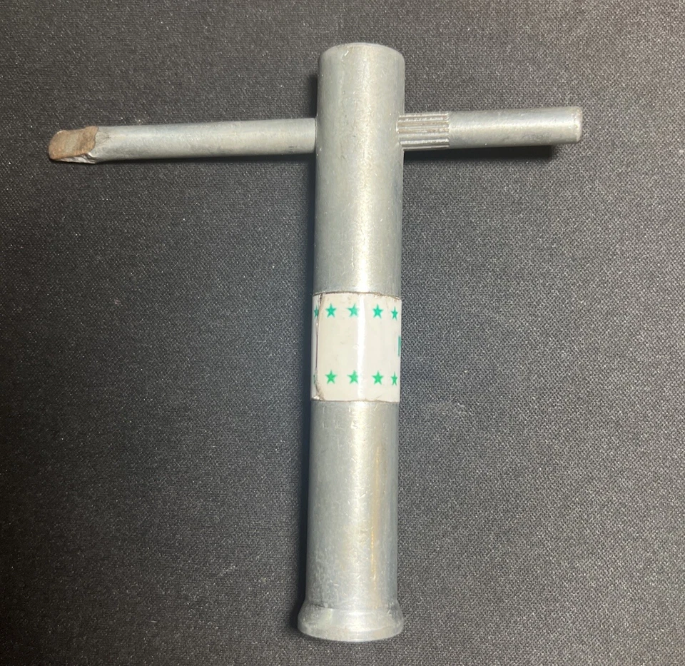 Chrysler CÓDIGO VERDE CLARO McGard Alambre Cubierta Rueda Llave Plymouth Dodge Chrysler Foto 1 de 4