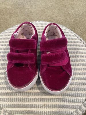 Cat & Jack Zapato Gimnasio Terciopelo Rojo 5 Niñas Foto 1 de 4