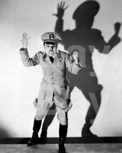 The Great Dictator (1940) Charlie Chaplin 10x8 Photo - Imagen 1 de 1