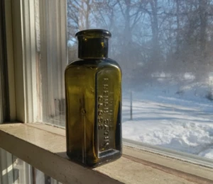 OLIVE GREEN ECLIPSE FRENCH SATIN GLOSS 1890s SHOE BLACKING BOTTLE HAND BLOWN - Picture 1 of 9
