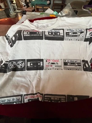 ROCAWEAR Classic Adult/Youth L Cassette Tape Print T Shirt B44 L26.5 - Image 1 of 4