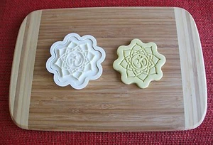 Mandala 2 piezas cortador de galletas superior de pasteles fondant cortador de cupcake topper comida - Imagen 1 de 2
