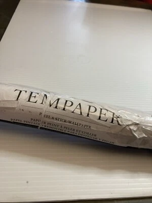 Papel pintado reposicionable blanco negro sala de mudanzas Bobby Berk BB14035 Foto 1 de 4