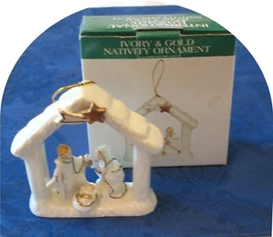 Vintage International Bazaar Weihnachten Creme & Gold Krippe Ornament Neu in Box - Bild 1 von 6