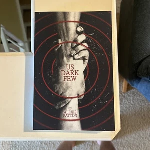 Us Dark Few by Alexis Patton Paperback Book - Imagen 1 de 2