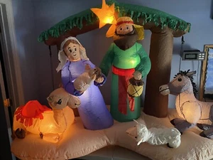 Belén Gemmy Airblown Navidad 6,5’ de ancho - Imagen 1 de 6