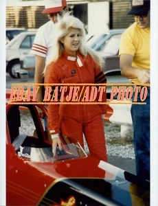 LORI JOHNS FOTOGRAFIA A COLORI TOP FUEL DRAGSTER IHRA DRAG RACING - Foto 1 di 1