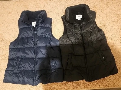 Chaleco acolchado Old Navy XS LOTE DE 2* azul marino y negro para mujer nuevo sin etiquetas Foto 1 de 4