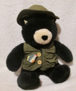 Black Bear Build A Bear BAB Peluche en Pescador Traje de Pesca Chaleco Pez SOMBRERO JUGUETE - Imagen 1 de 2