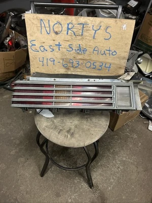 Luz trasera izquierda Pontiac Grand Lemans 1978-79 Foto 1 de 4