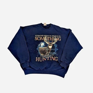 Sudadera De Colección Nublend Años 90 L Gráfico Ciervo Azul Marino "Creo que voy a cazar" - Imagen 1 de 6