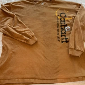 Camiseta de manga larga Carhartt 2XL alta para hombre, logotipo gráfico trabaja duro desde 1889 - Imagen 1 de 3