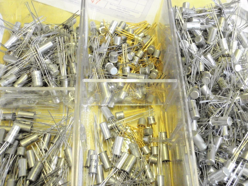 20x TRANSISTOR GERMANIUM MIX von AF139 bis  AF279  keine China-Kopien  20309-175 - Bild 1 von 1