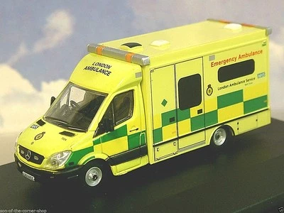 OXFORD 1/76 MODERN MERCEDES AMBULANCE LONDON AMBULANCE SERVICE A&E 76MA002 - Image 1 of 2