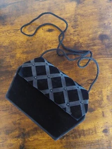 Schwarz Samt Satin Abendtasche mit Umhängekordel - Bild 1 von 1