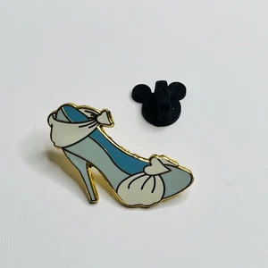 Prendedor de intercambio de zapatos de diseño de princesa Cenicienta Disney colección tacón alto 2012 - Imagen 1 de 2
