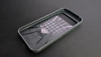 Funda Spigen Resistente Armadura - para Google Pixel 9 Pro XL - Negra Mate con Carbono Foto 1 de 3