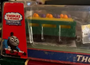 Thomas & Friends Egg Express Trackmaster Motorized Engine w/2 cars New/sealed - Picture 1 of 4