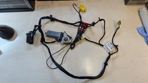 MERCEDES FRONT SEAT WIRING HARNESS MOTOR BUTTONS W204 (2007-2014) A2048709010 - Picture 1 of 16