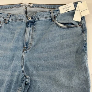 New Abercrombie & Fitch The Straight Jeans 22R Mid Rise Light Wash Flattering - Picture 1 of 6