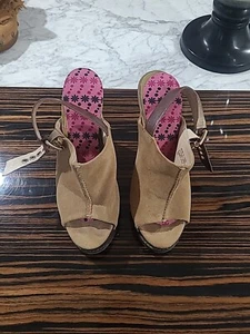 Michael Kors Tan Womens Wedge Heel Shoe Size 7 M - Picture 1 of 2