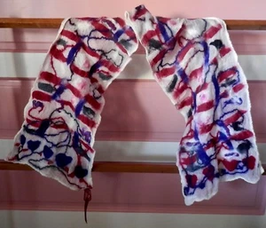 VINTAGE MIT ETIKETT GEFILZTER WOLLSCHAL/STOLA. NIMBIN AUSTRALIA. KUNSTWERK 66" x 15" - Bild 1 von 11