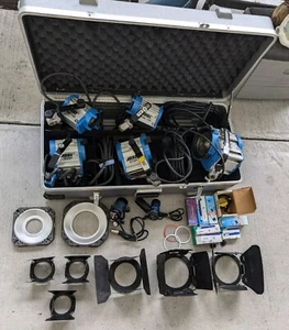 Arri Light Kit (1x 650 Plus, 2 x 300 plus 2x 150w), Case, 2x Frezzi Mini Micro - Picture 1 of 12