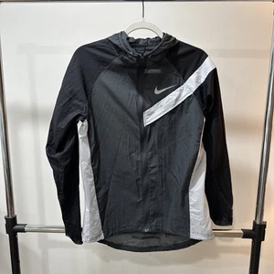 Nike Boys Sportswear Windrunner Lightweight Hooded Jacket Size XL - Picture 1 of 7